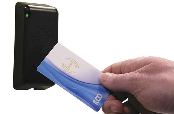 OEM EV1 RFID Smart Card 2K 4K 8K 13.56MHz Cartoline di fedeltà in plastica Dimensioni personalizzate