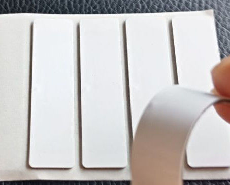 Logo dell'azienda Etichette RFID UHF Etichette su metallo o non metallo nella catena di fornitura