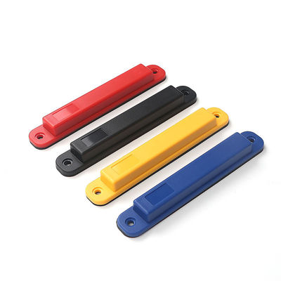 Superficie liscia e lucida Plastico Etichette RFID UHF Etichette RFID passive anti-metallo Lungo raggio
