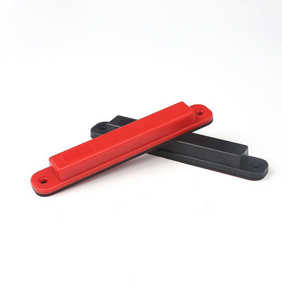 Superficie liscia e lucida Plastico Etichette RFID UHF Etichette RFID passive anti-metallo Lungo raggio