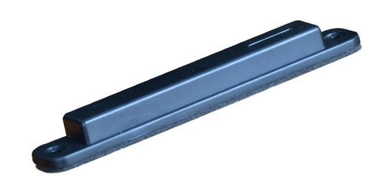 Superficie liscia e lucida Plastico Etichette RFID UHF Etichette RFID passive anti-metallo Lungo raggio