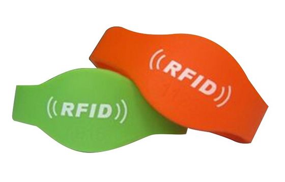 Braccialetto con chip RFID in silicone antincolisione per l'identificazione della persona e la gestione degli abbonamenti