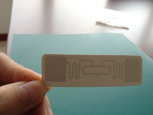 Etichette adesive RFID per la logistica