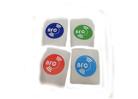 Stampa personalizzata adesivo circolare con adesivo adesivo con chip HF RFID Frequenza 13,56 MHz