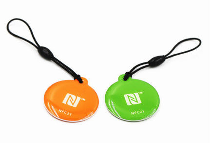 Dimensione personalizzata Etichetta adesiva epoxi NFC 213 215 Chips Key Ring per telefono